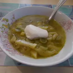 Супа от праз със заквасена сметана