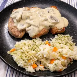 Свински бут на тиган с гъбен сос