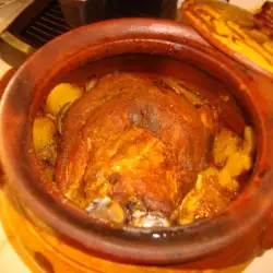 Свински джолан с картофи в гювеч