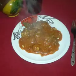 Свинско с доматен сос