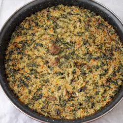Запечено свинско с ориз и спанак на фурна
