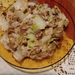 Ориз с месо и китайско зеле