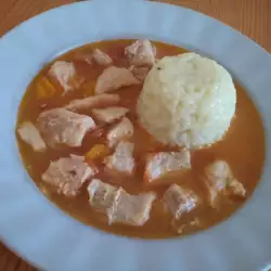 Свинско варено със сос и бял ориз