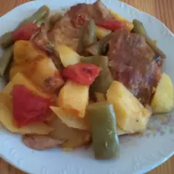 Свинско с картофи и зелен фасул