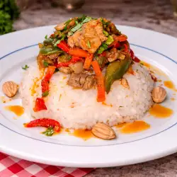 Свинско със зеленчуци и ориз по азиатски