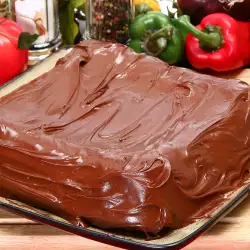 Шоколадова торта с желатин и банани