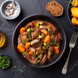 Телешко с моркови и целина