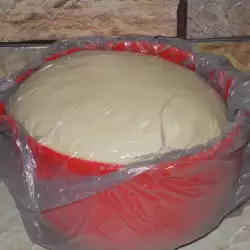 Тесто за погача, замесено в хлебопекарна
