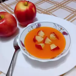 Тиквена кремсупа с крутони от ябълки