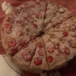 Торта със сметаново-шоколадов крем и ягоди