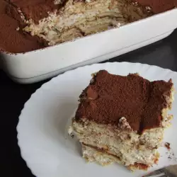 Бисквитена торта с маскарпоне и компот