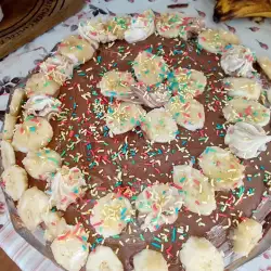 Торта с течен шоколад, сметана и банани
