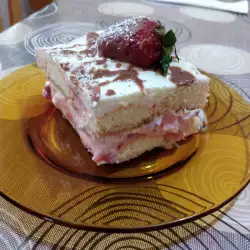 Торта с бишкоти и пресни ягоди