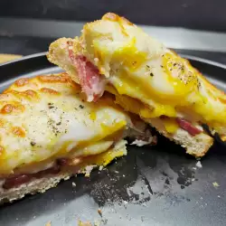 Бърз тост с яйце и колбас