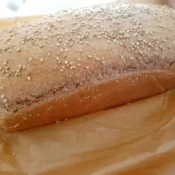 Пълнозърнест хляб с прясно мляко