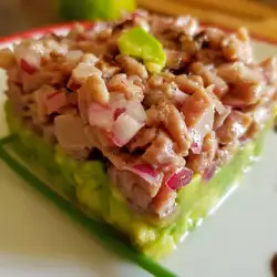 Тартар от риба тон и авокадо