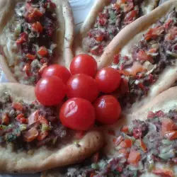 Турска пица - лахмаджун с кайма