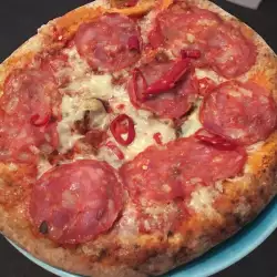 Уникална пица със салам вентричина