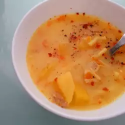 Заешка супа с картофи и чушки