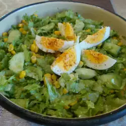 Зелена салата с яйца