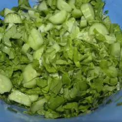 Зелена салата с краставица