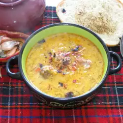 Зелева супа със свинско и люти чушки