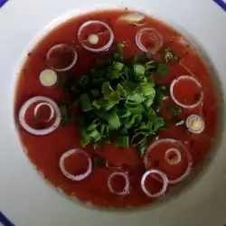Зимна салата с доматено пюре