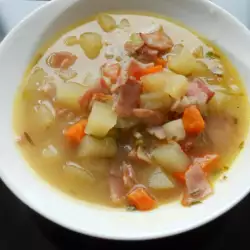Картофена супа с месо и моркови