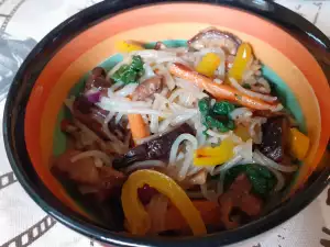 Чапче (Japchae) - Корейски нудъли с гъби шийтаке