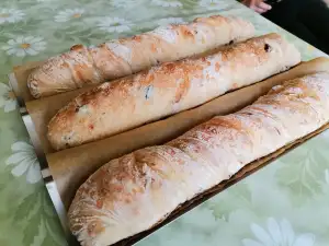 Багети от спелта с маслини и сушени домати