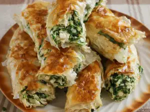 Баница с готови кори, спанак и сирене