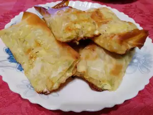 Вкусни банички с праз, сирене и кашкавал