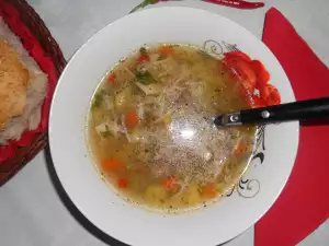 Вкусна богата пилешка супа