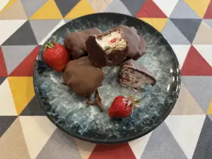 Бонбони с маскарпоне и ягоди