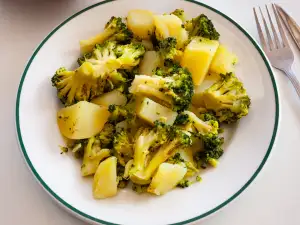 Броколи на пара с картофи - лека и вкусна гарнитура