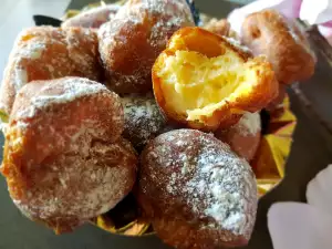 Бунюелос с крем (Buñuelos rellenos de crema)