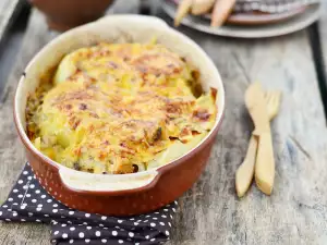 Запечено прясно зеле с ябълки