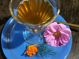 Чай с маслодайна роза, невен и копър