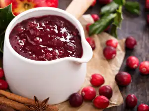Сос от червени боровинки