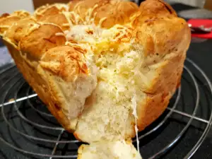 Кашкавален хляб (Golden cheese bread)