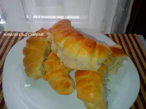 Солени кифли със сирене