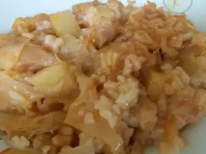 Кисело зеле с ориз и картофи