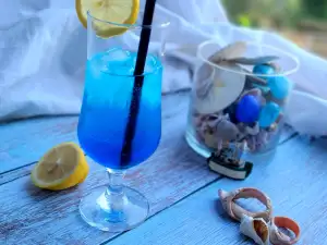 Коктейл Синята Лагуна (Blue Lagoon)