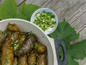 Вкусни лозови сармички с ориз