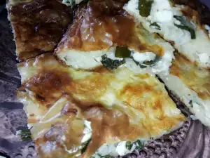Лучена баница с готови кори