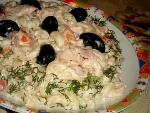 Салата с макарони, пиле и майонеза