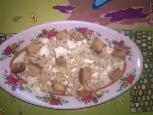 Закуска макарони с крутони