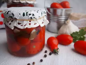 Мариновани чери доматки