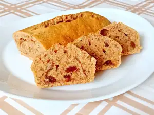 Морковен кекс със стафиди и канела
