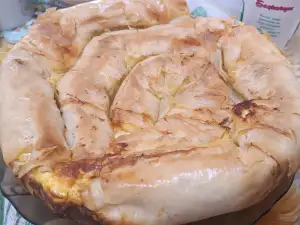 Вкусна баница с одрински кори и сирене